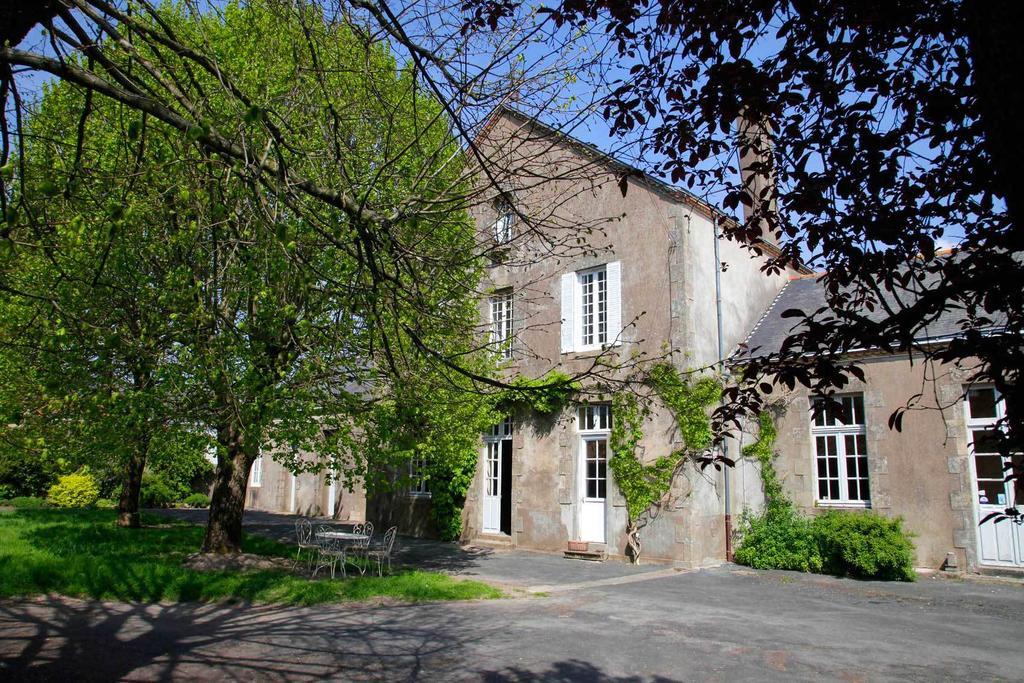 La Bonne Ecole Bed & Breakfast Les Landes-Genusson Exterior photo